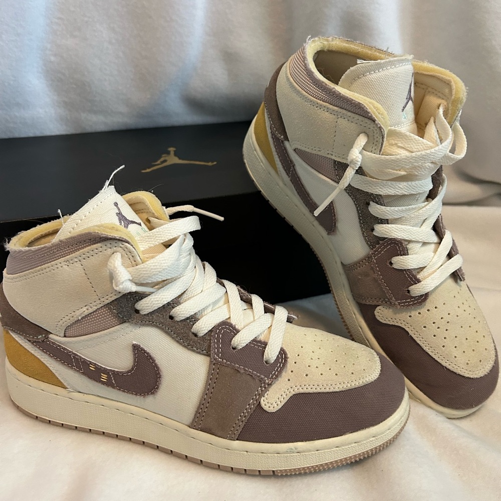 Jordan’s size 5.5 youth